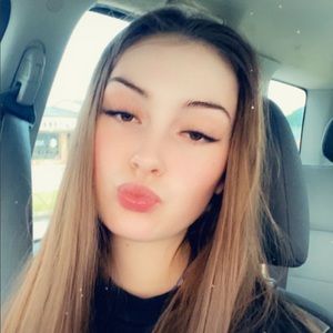 Meet your Posher, Lora